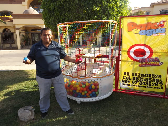 Alberca de pelotas con DunkTank