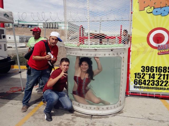 Dunk Tank: ¡Edecan al agua!