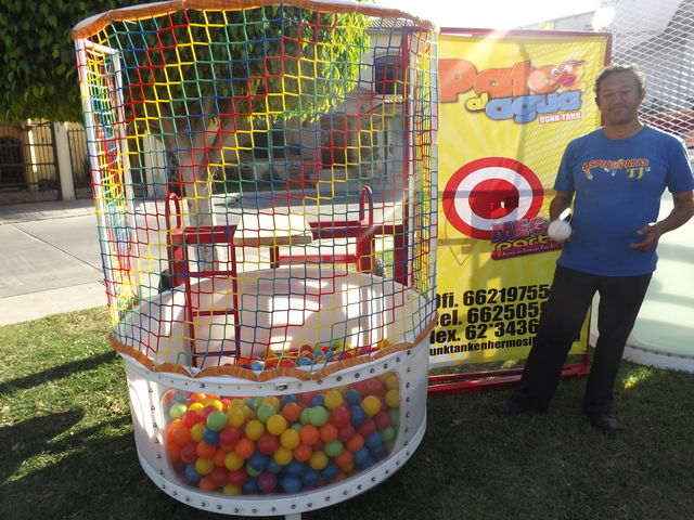 Alberca de pelotas con DunkTank