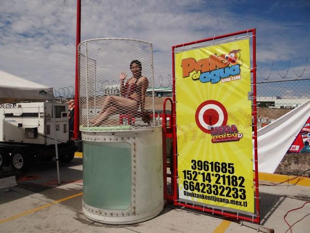 Dunk Tank: ¡Edecan al agua!