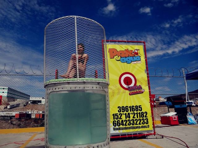 Dunk Tank: ¡Edecan al agua!